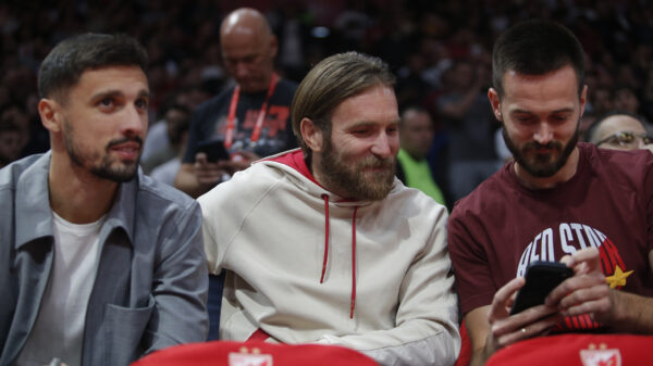 Aleksandar Katai i Mirko Ivanić podržali košarkaše Crvene zvezde protiv Pariza u Beogradskoj areni – Katai i Ivanić