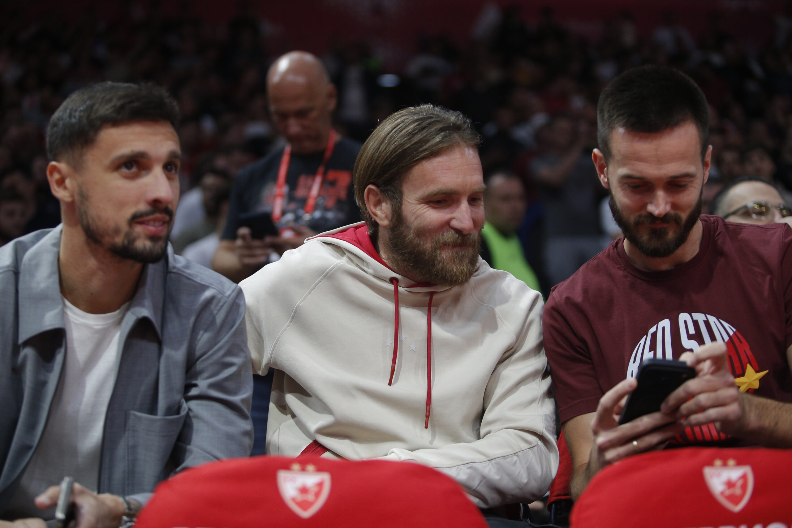 Aleksandar Katai i Mirko Ivanić podržali košarkaše Crvene zvezde protiv Pariza u Beogradskoj areni – Katai i Ivanić