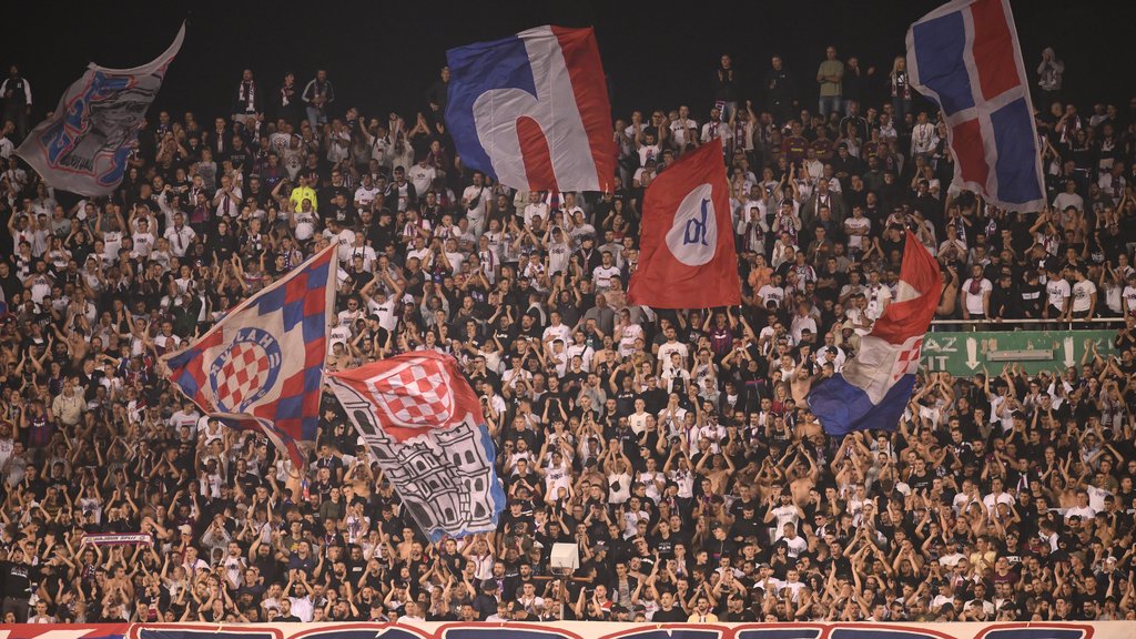 Navijači Hajduka uzvikivali nacističke parole tokom pobede nad Ajaksom u Ligi konferencije – incident na utakmici Hajduk Ajaks
