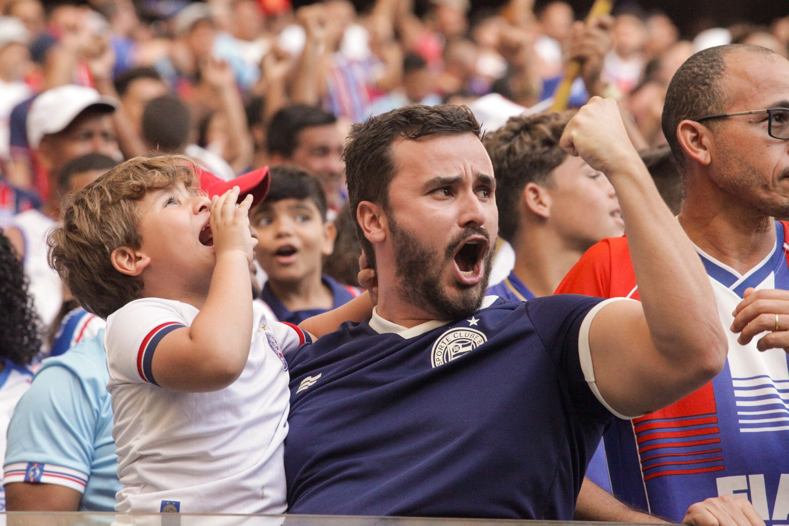 Torcida oduzela zastave navijača Ajaksa posle sukoba u Splitu – napad u Splitu