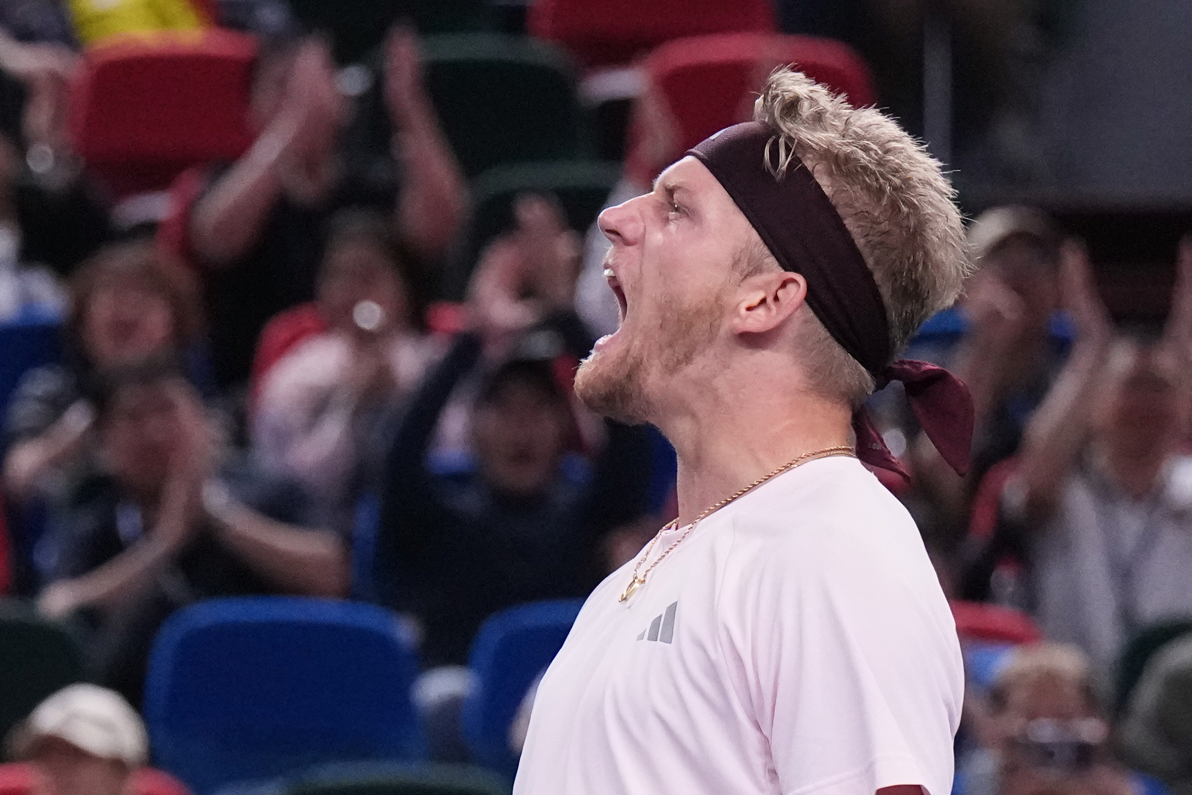 Alehandro Davidovič Fokina preokretom savladao Zvereva za plasman u finale mastersa u Šangaju