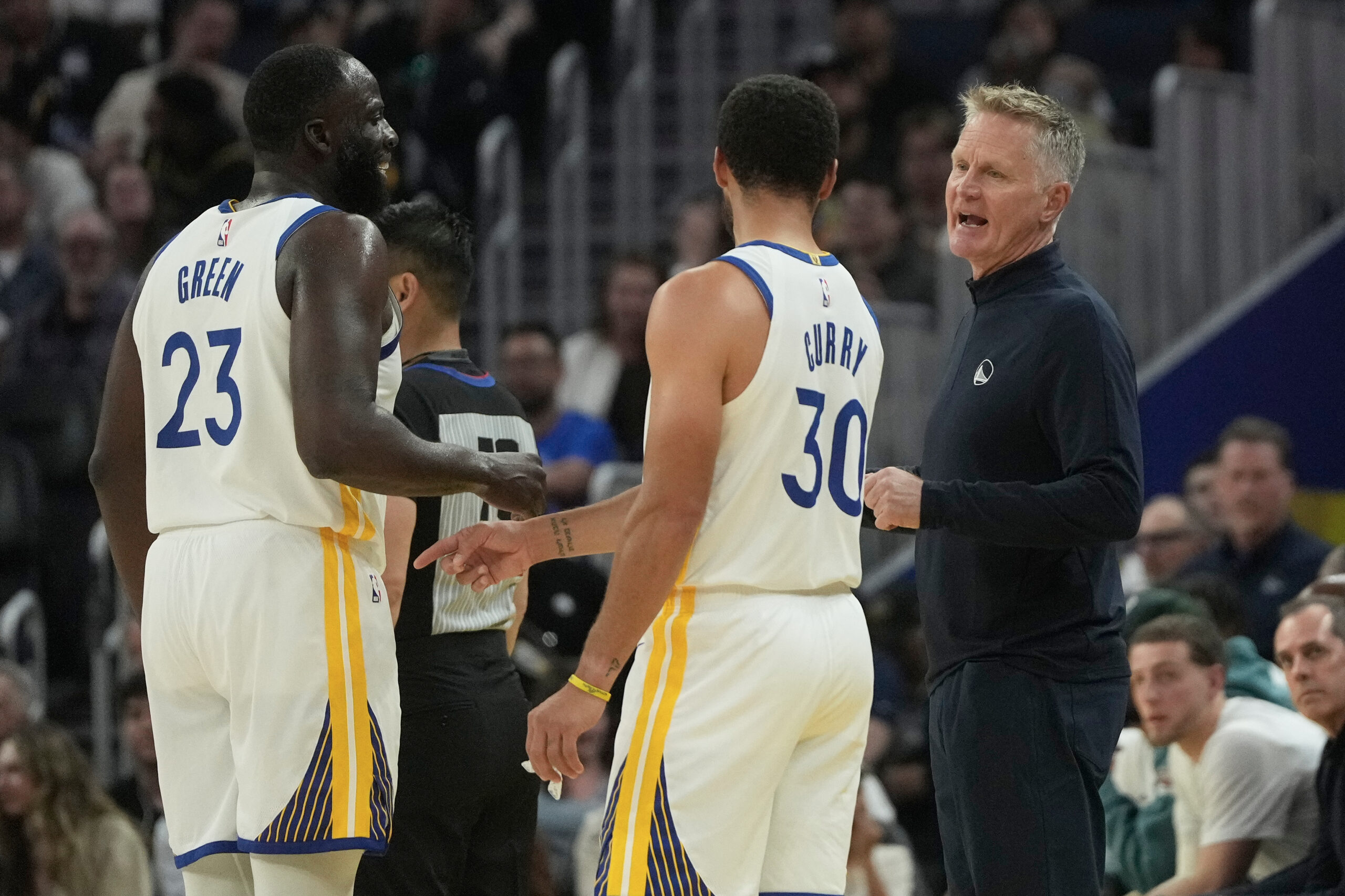 Stiv Ker zatekao svog dvojnika na tribinama tokom meča Golden Stejt Voriorsa – Stiv Ker Golden Stejt NBA