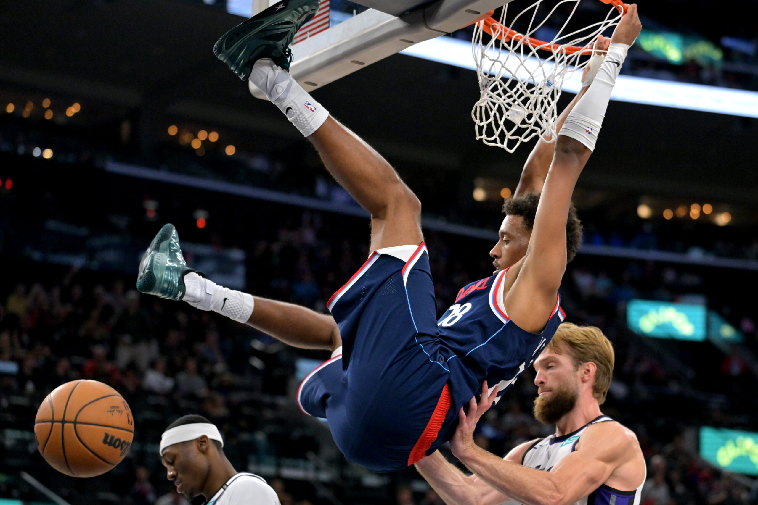 Baba Miler debitovao u NBA i pokazao zavidnu energiju protiv Kingsa – Baba Miler NBA debi