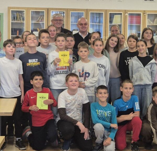 Šahovske garniture za OŠ Dositej Obradović u Opovu: Podsticaj novim generacijama šahista