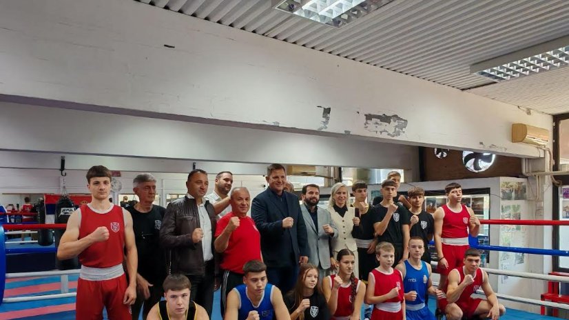 Srpski bokserski savez donirao ring i opremu klubu 14. oktobar KŠ 037 iz Kruševca – donacija Srpskog bokserskog saveza
