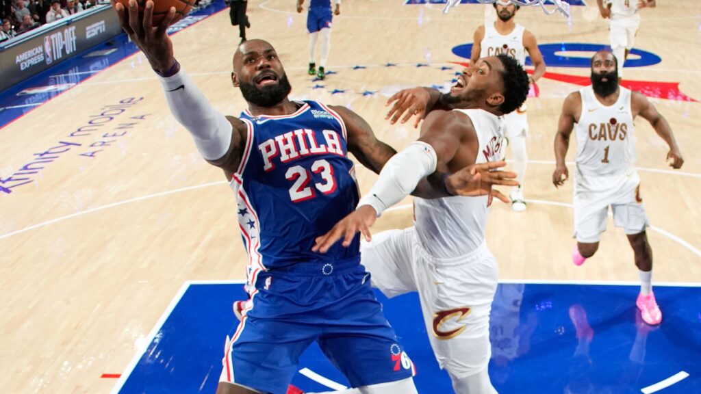 LeBron Džejms odgovorio Trampu na kritike zbog ponašanja tokom himne – LeBron Džejms NBA himna