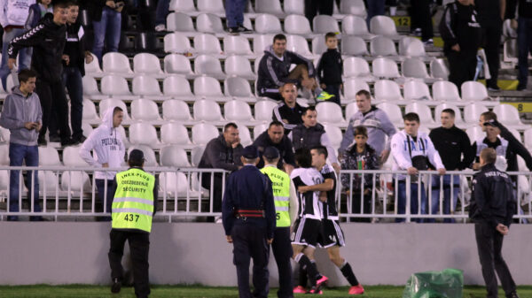 Partizan na poluvremenu gubi od Čukaričkog, navijači nezadovoljni viđenim u Humskoj – Partizan Čukarički Humsku