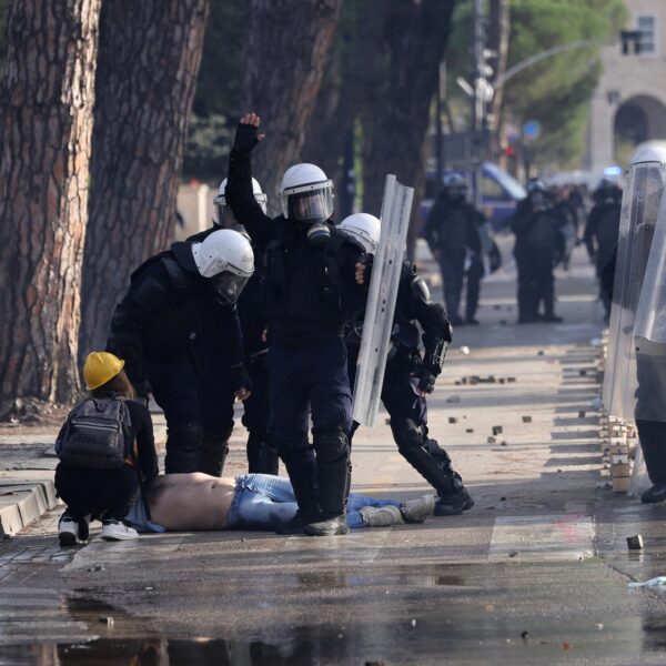 Erjon Viškuli teško povređen tokom protesta u Tirani – Erjon Viškuli protest Tirana