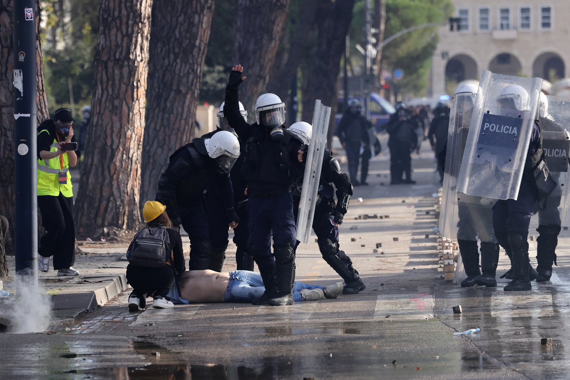 Erjon Viškuli teško povređen tokom protesta u Tirani – Erjon Viškuli protest Tirana