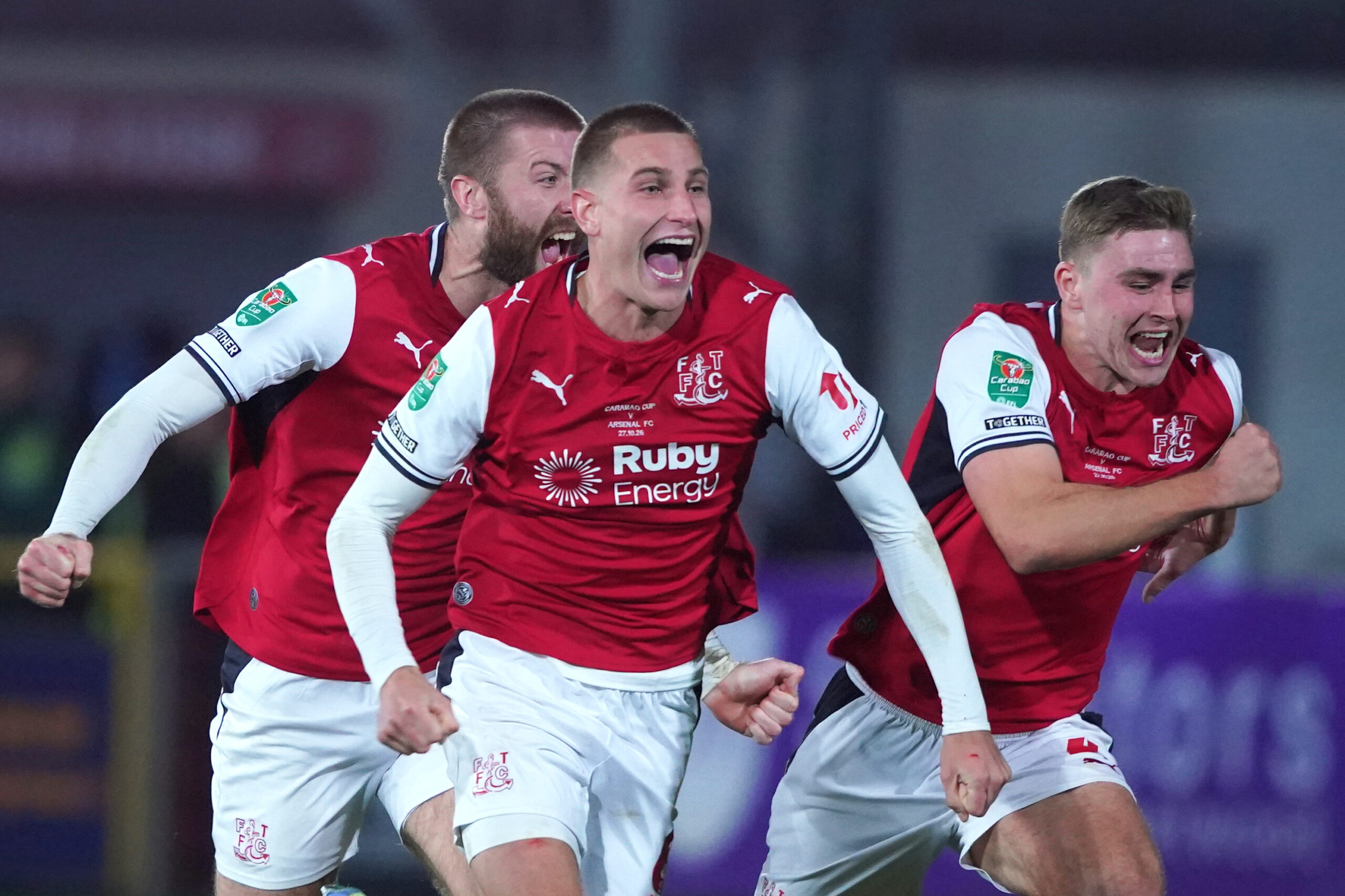 Flitvud Taun eliminisao Arsenal posle penala u Liga kupu Engleske