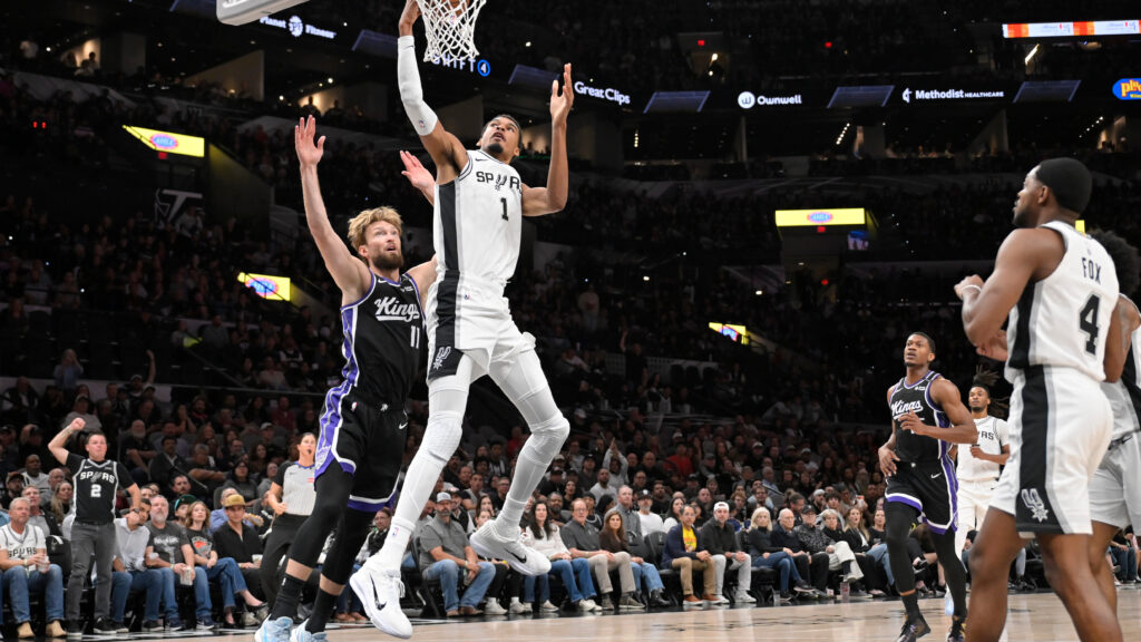 Viktor Vembanjama predvodio Sparse do ubedljive pobede nad Kingsima 130:103 u NBA