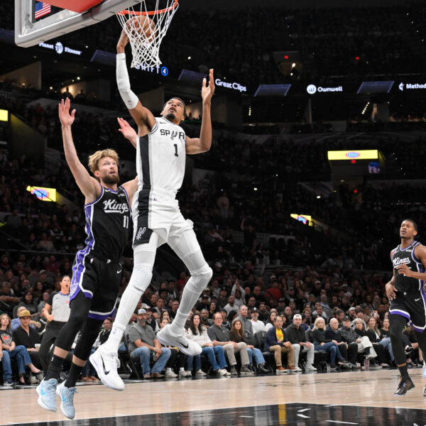 Viktor Vembanjama predvodio Sparse do ubedljive pobede nad Kingsima 130:103 u NBA