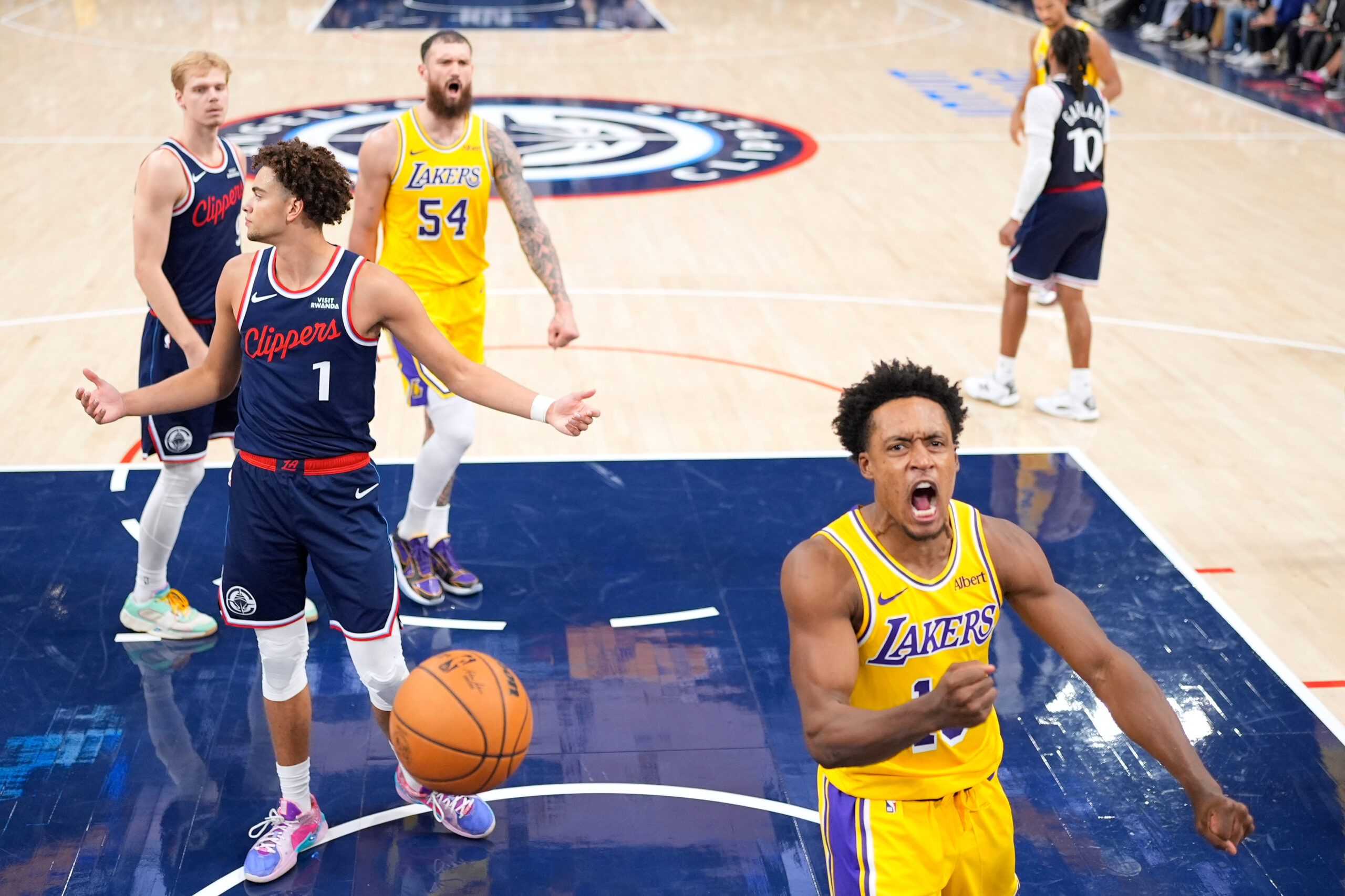 Los Anđeles Lejkers pobedili Kliperse 103:87 u NBA derbiju bez Luke Dončića – napad u NBA derbiju