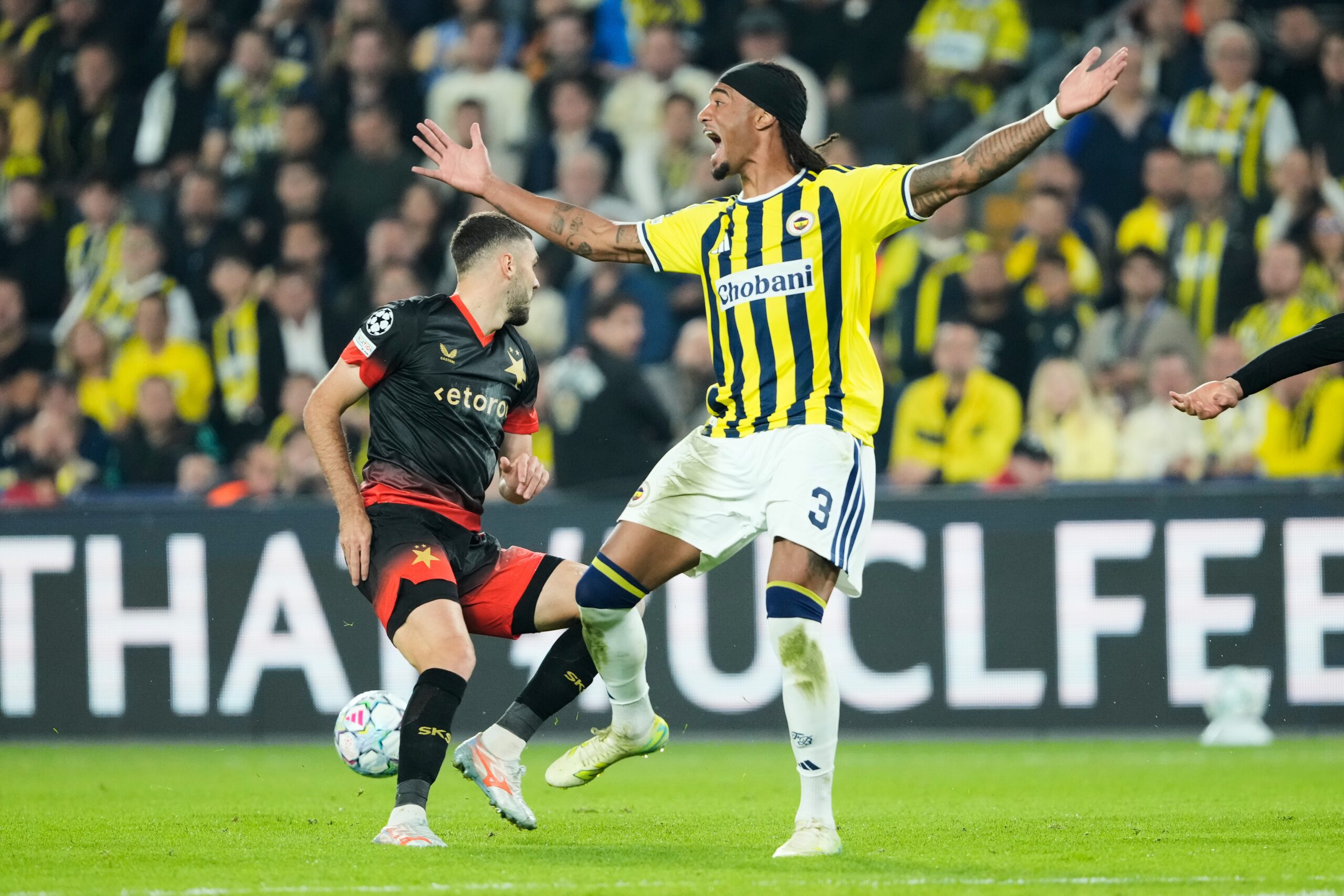 Archie Brown i Abdülkerim Bardakci suspendovani zbog tuče posle derbija Fenerbahče – Galatasaraj – Archie Brown Fenerbahče Galatasaraj derbi