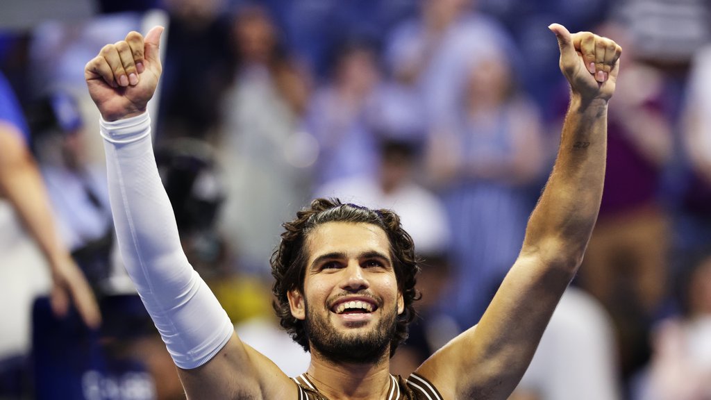 Karlos Alkaraz pobedio Tomija Pola 6:4, 7:6 za polufinale ATP turnira u Beču – Karlos Alkaraz tenis
